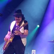 Después de su presentación en él Vive Latino, Carlos Santana logra abarrotar Acrópolis