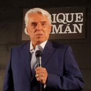 Enrique Guzmán presenta “Se Habla Español”