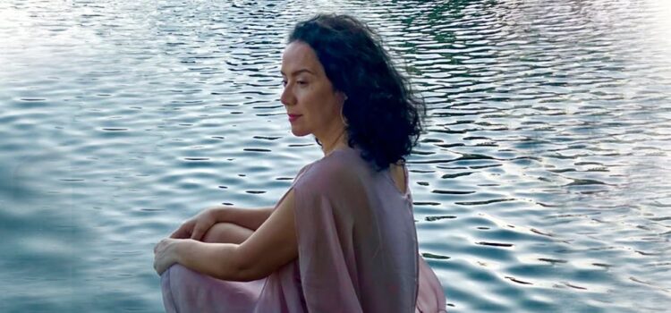 LA CANTANTE CHILENA CLAUDIA ACUÑA LANZA SU NUEVO SENCILLO “AGÜITA DE CORAZÓN” NOMINADA A LOS LATIN GRAMMYS 2019