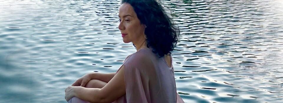 LA CANTANTE CHILENA CLAUDIA ACUÑA LANZA SU NUEVO SENCILLO “AGÜITA DE CORAZÓN” NOMINADA A LOS LATIN GRAMMYS 2019