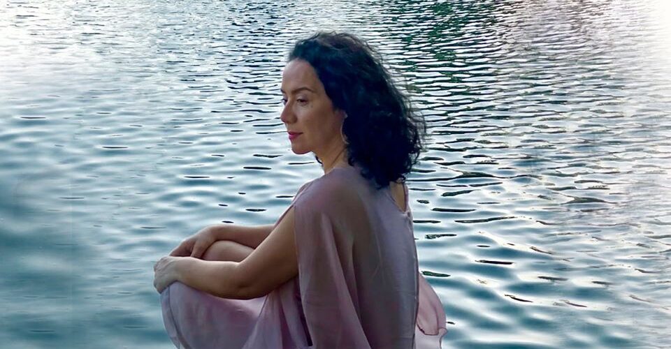 LA CANTANTE CHILENA CLAUDIA ACUÑA LANZA SU NUEVO SENCILLO “AGÜITA DE CORAZÓN” NOMINADA A LOS LATIN GRAMMYS 2019