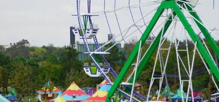 Espectaculares García regresa al Parque Bicentenario de la Ciudad de México con Montaña rusa para la temporada decembrina