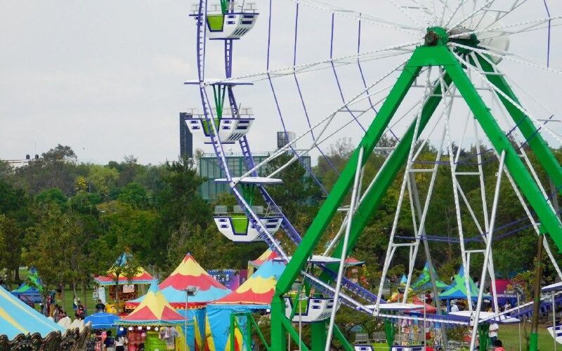 Espectaculares García regresa al Parque Bicentenario de la Ciudad de México con Montaña rusa para la temporada decembrina