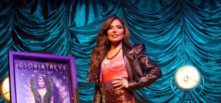 Recibe Gloria Trevi disco de Platino, y anuncia nueva fecha en Puebla