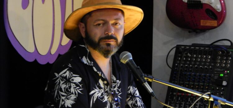 A dos décadas de “Estoy Aquí” Edgar Oceransky regresa a Puebla