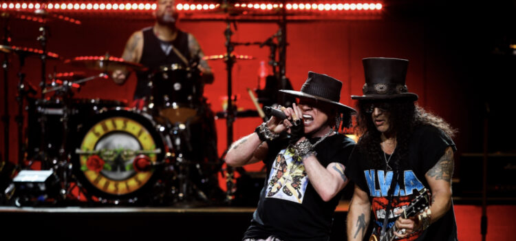 GUNS AND ROSES INCENDIA LONDRES CON SU EXPLOSIVO SHOW PREVIO A SUS CONCIERTOS EN MÉXICO Y MONTERREY