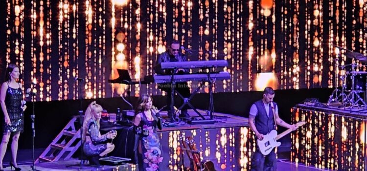 Gloria Trevi confirma su éxito en Puebla, con espectacular concierto