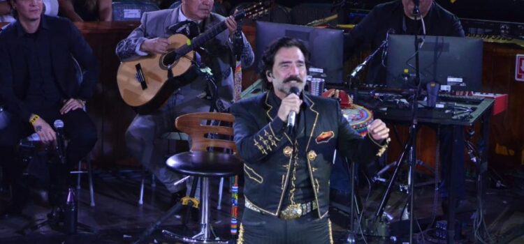 Alejandro Fernández conquista el Palenque de la Feria de Puebla 2026 con lleno total