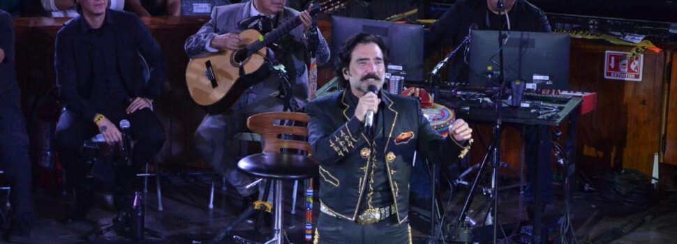Alejandro Fernández conquista el Palenque de la Feria de Puebla 2026 con lleno total