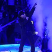 Gerardo Ortiz conquista el Palenque de la Feria con una noche espectacular