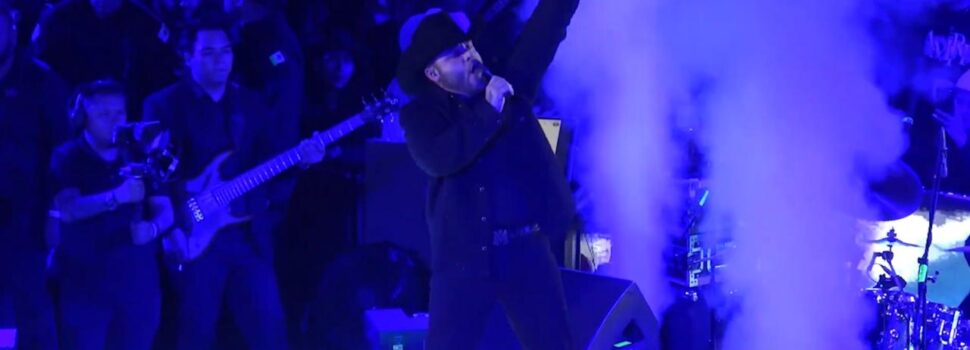 Gerardo Ortiz conquista el Palenque de la Feria con una noche espectacular