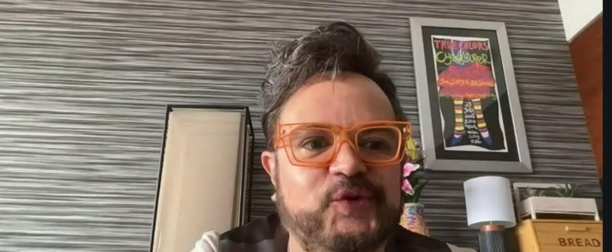 Aleks Syntek llegará a Puebla con “Total Syntek”, una gira que celebra 35 años de trayectoria y marca el inicio de una nueva etapa con “ZEN”