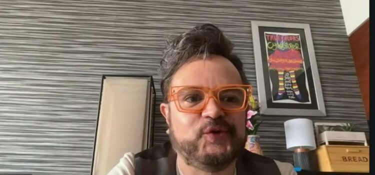 Aleks Syntek llegará a Puebla con “Total Syntek”, una gira que celebra 35 años de trayectoria y marca el inicio de una nueva etapa con “ZEN”
