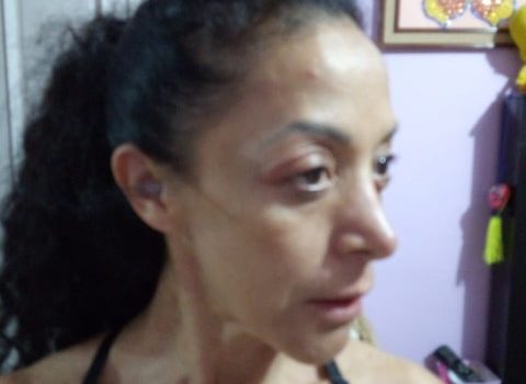 Policías de Tlaxcala, golpean a Madre e Hijo por no dar SOBORNO